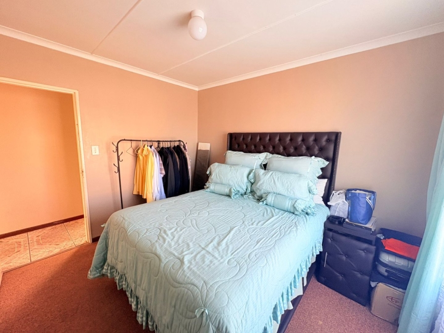 4 Bedroom Property for Sale in Sunnyridge Eastern Cape